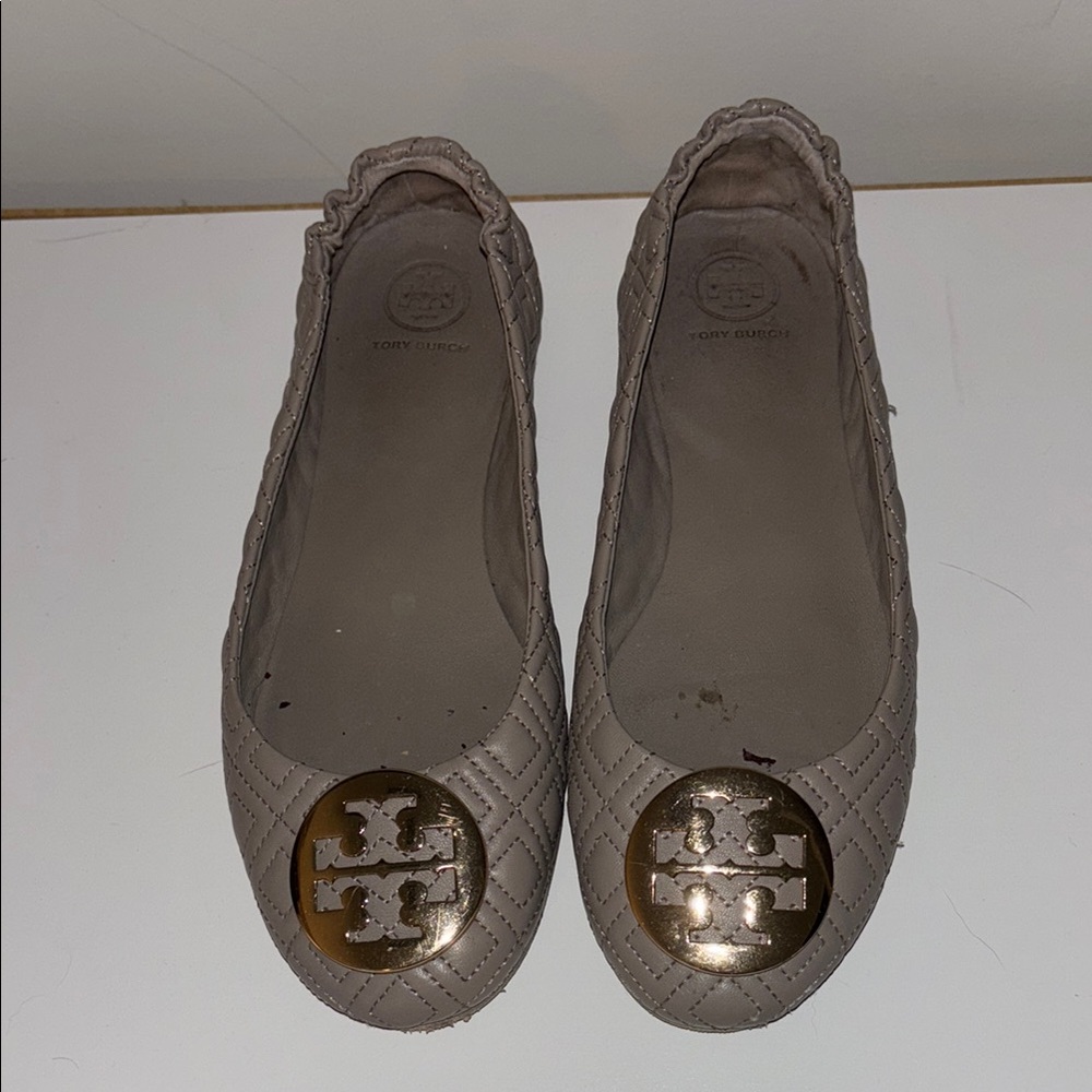 Tory Burch Tan and Gold Flats Sleek Design